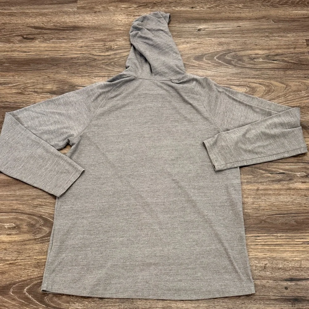 The North Face Mens Classic Fit Hoodie Heather Gray Lightweight Pullover Medium